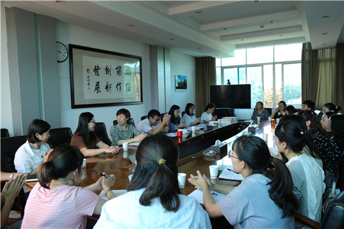 公司黨委召開黨員干部家屬座談會